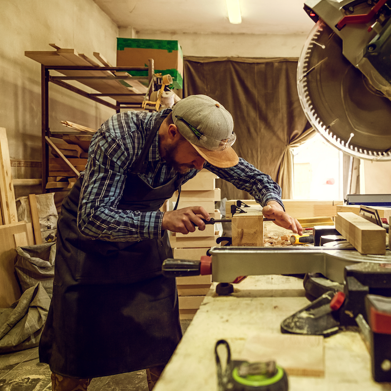 woodshop-DIY-Tom-in-action
